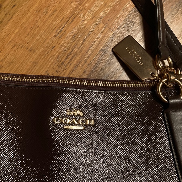 High gloss Coach tote with drawstring dust cover bag - Picture 3 of 11